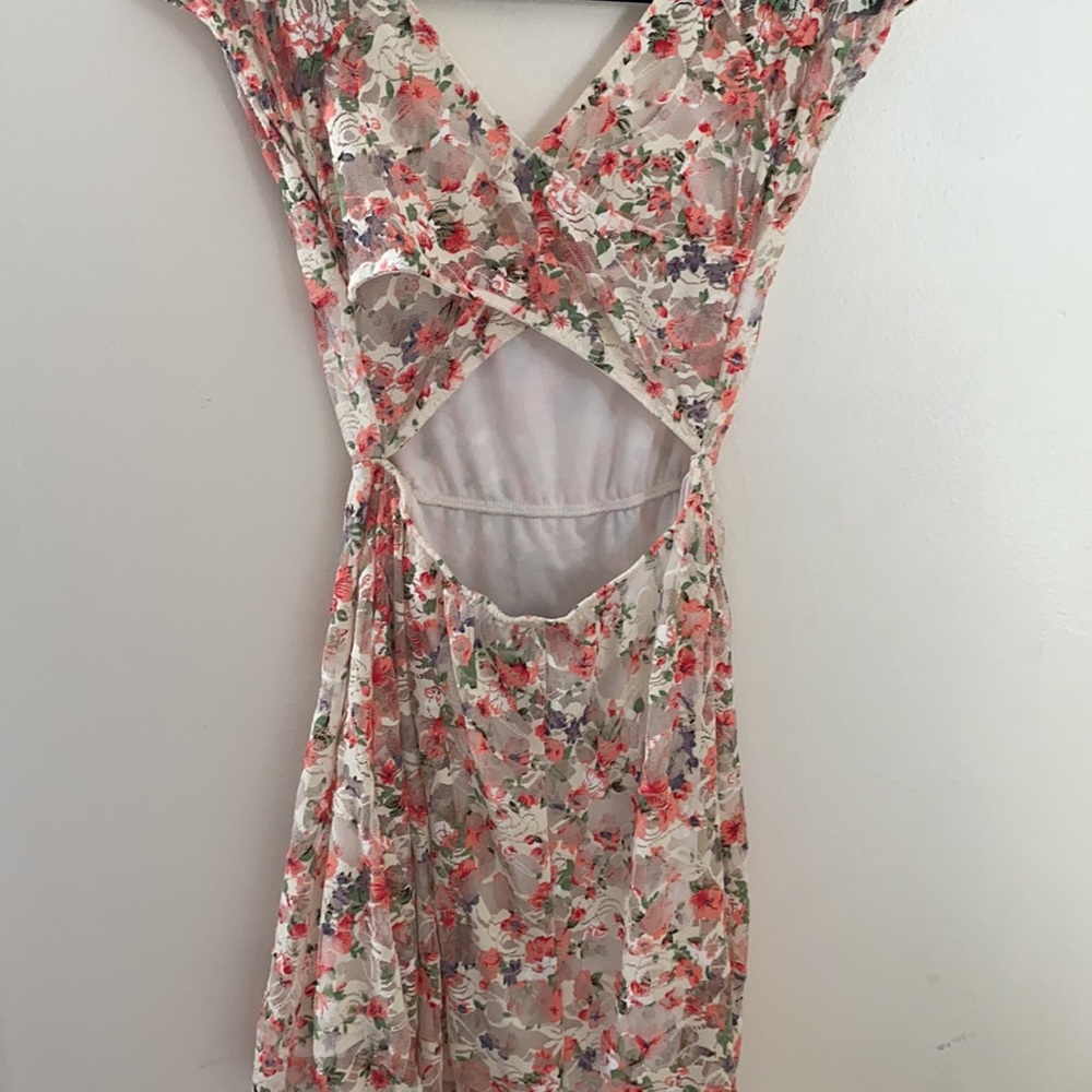 Beautiful Spring Dress! - Picture 3 of 3